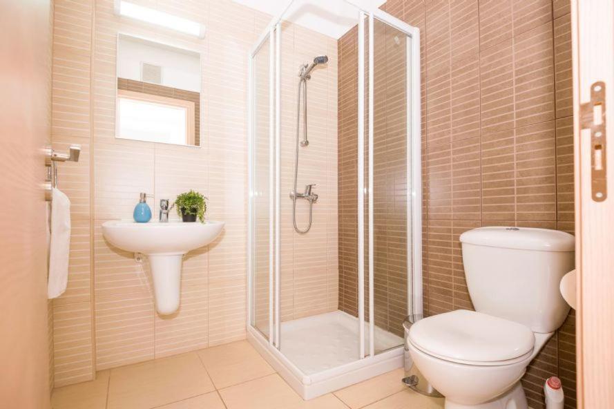 Laila - Coralli Beachfront Apartment Protaras Zewnętrze zdjęcie