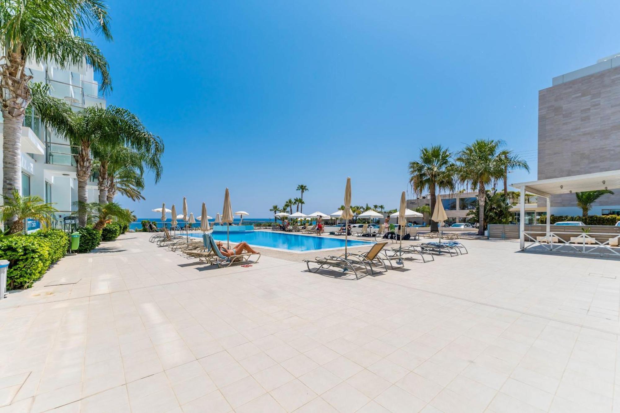 Laila - Coralli Beachfront Apartment Protaras Zewnętrze zdjęcie